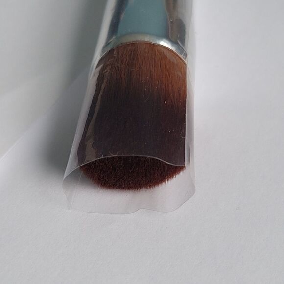 Anastasia Beverly Hills A30 Pro Brush Domed Kabuki Brush - Picture 6 of 6